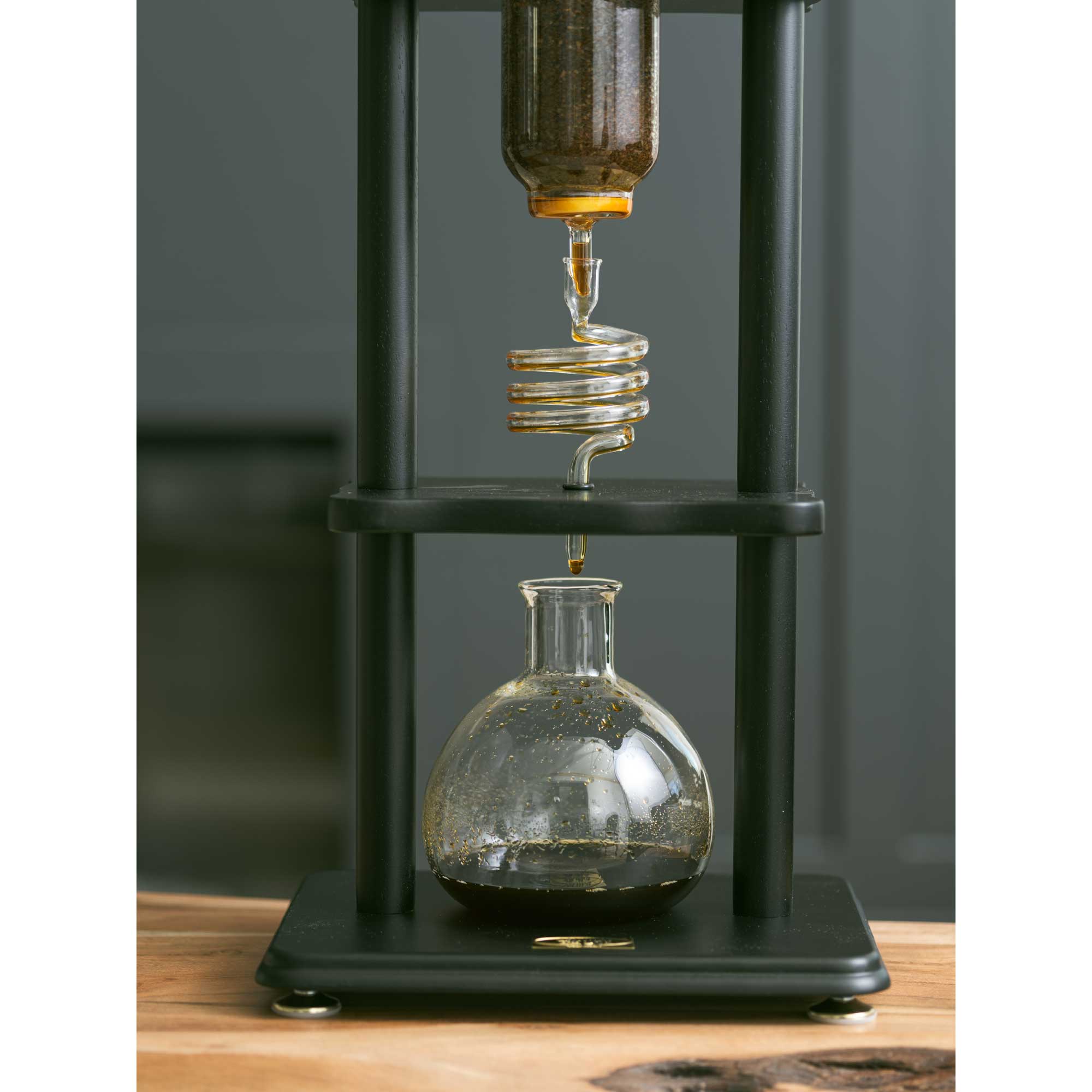 Yama Glass Cold Brew Tower – Black Straight Frame – 6–8 Cup (32 oz) - Cold - Brewer | Altohaus